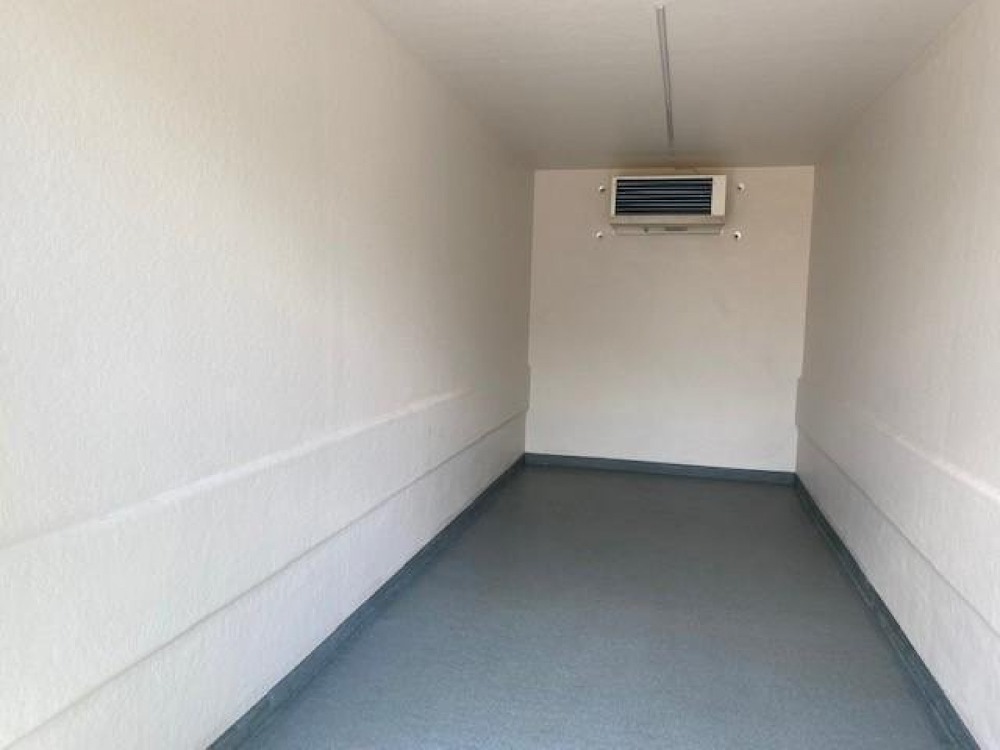 Mobile cold storage unit interior